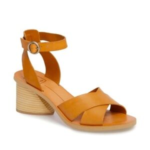 Women’s DOLCE VITA Roman flared heel leather sandal/ Size 8.5